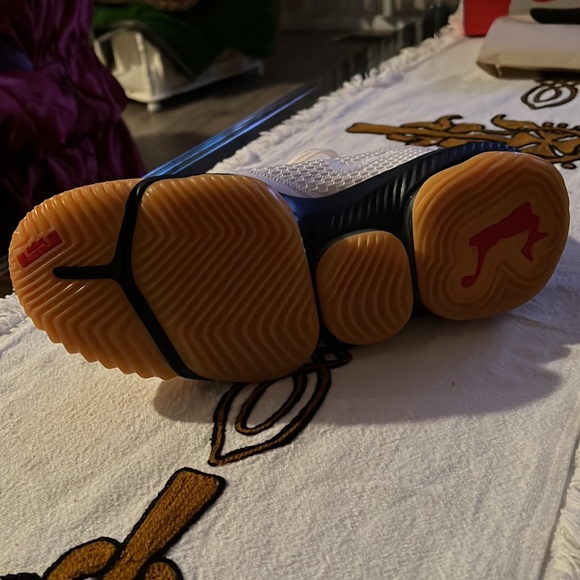 Brand new shoes - Picture 2 of 4